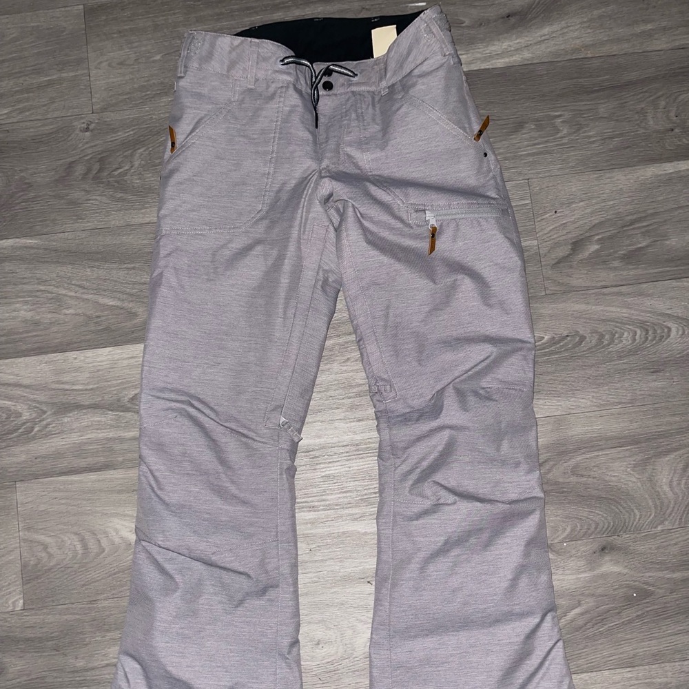 Womens Roxy insulated snow pants. Brand new, never worn. Size small